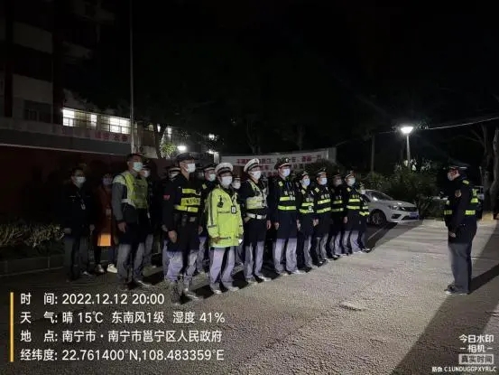 邕宁区夜间开展露天烧烤联合执法整治行动