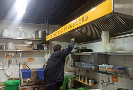 双桥办事处开展餐饮油烟专项排查整治行动