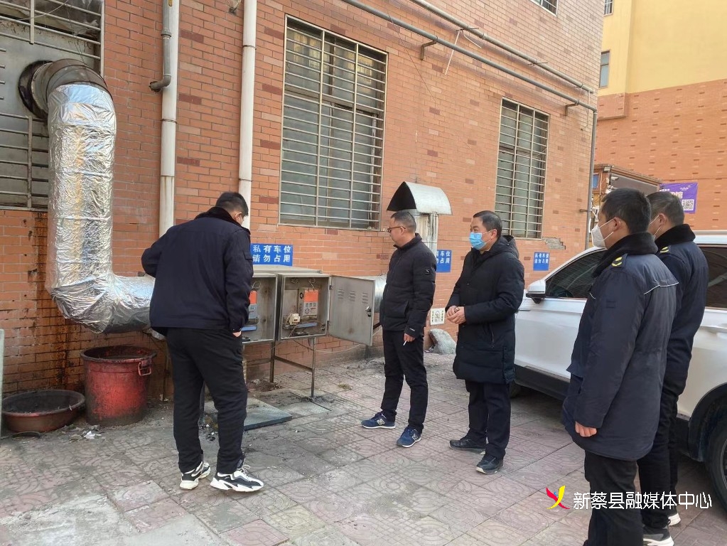 月亮湾街道开展餐饮油烟排污设施专项执法行动