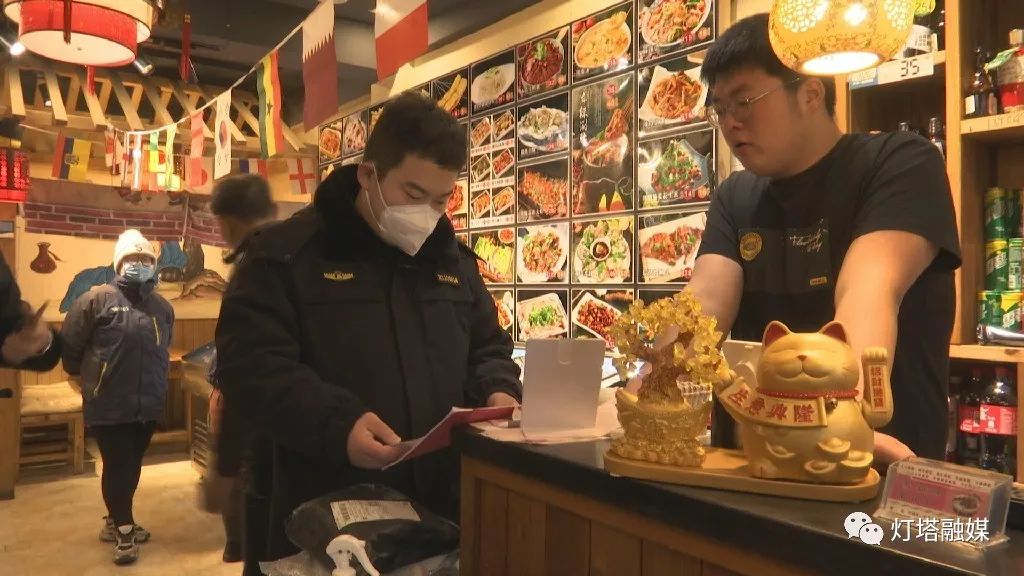 灯塔市城乡执法大队开展餐饮油烟集中专项整治行动
