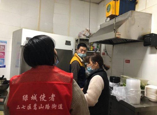 嵩山路街道星苑社区开展餐饮业油烟专项整治
