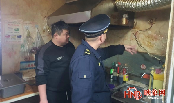 驻马店开发区城管局开展油烟排放管控工作