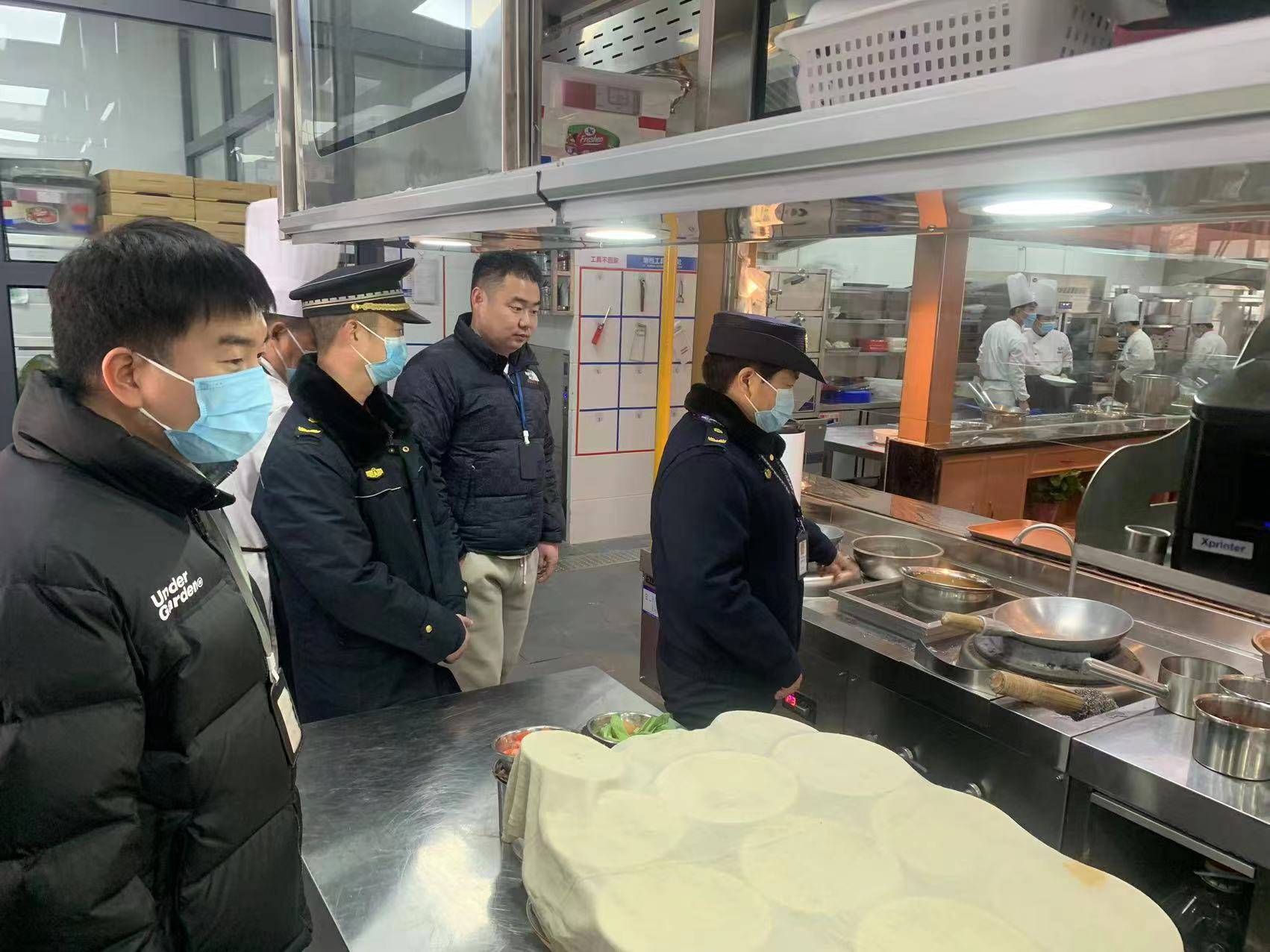 国基路街道办事处开展餐饮油烟专项排查整治行动