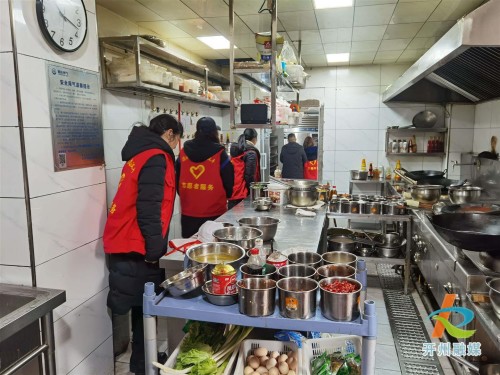 九龙社区开展排查餐饮店油烟净化器治理及食品安全工作