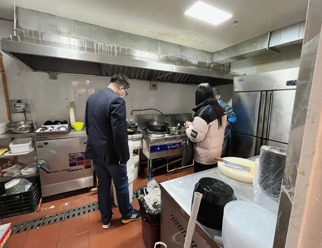 九里亭街道开展餐饮行业油烟问题专项整治行动