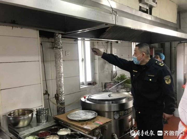 平阴县市场监督管理局开展烧烤店油烟治理检查工作
