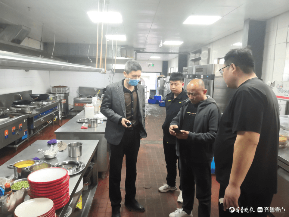 徐家楼街道多部门联合开展餐饮油烟专项排查整治行动