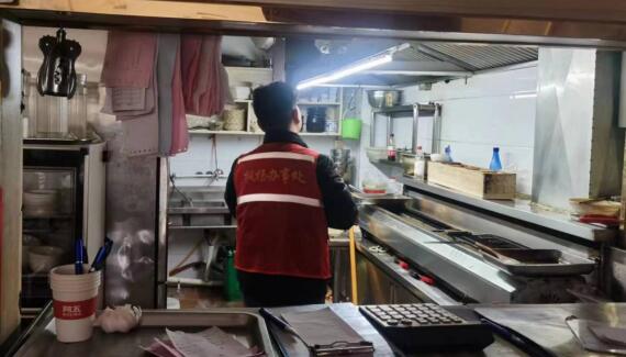 枫杨办事处开展餐饮油烟整治大排查、大整治专项行动
