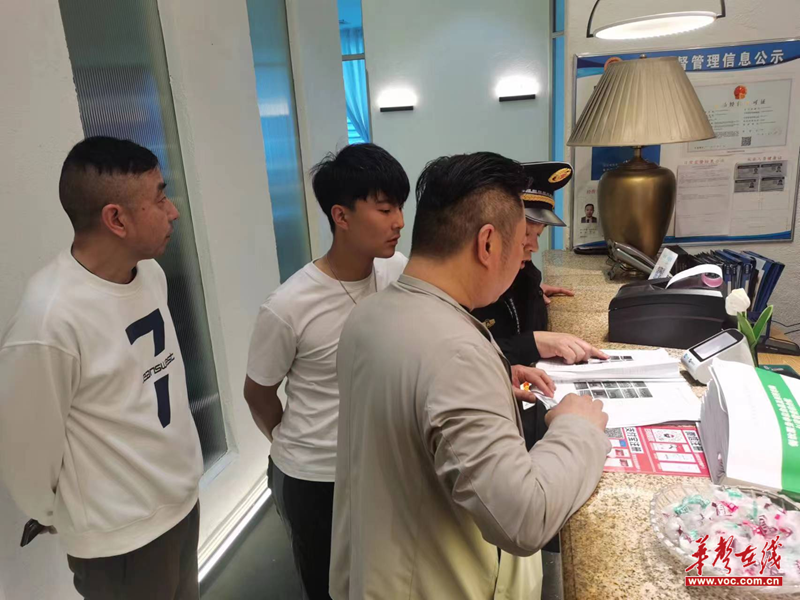 东风路街道办事处三部门联合开展辖区餐饮门店巡查整治行动
