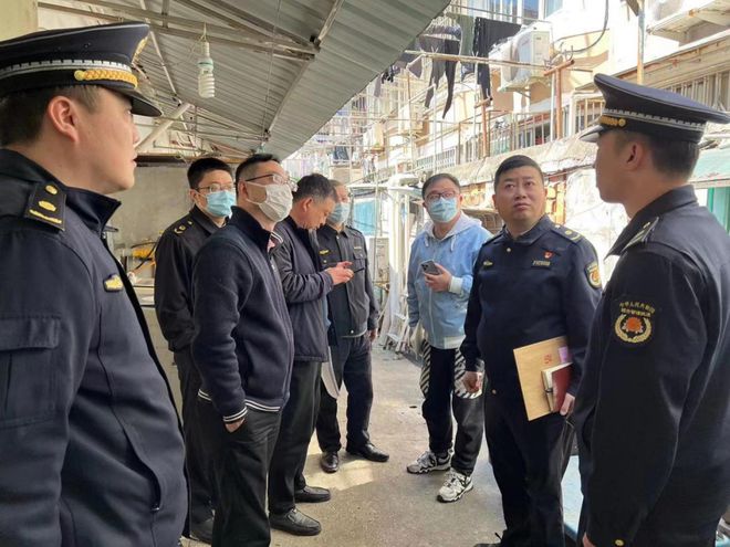 宝山路街道开展环保督查问题联合整治