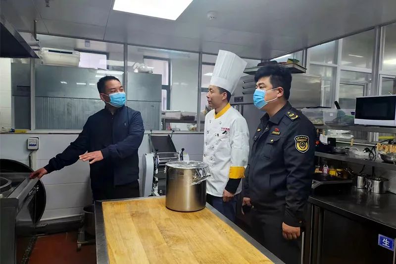 渭城区开展餐饮油烟专项排查整治行动