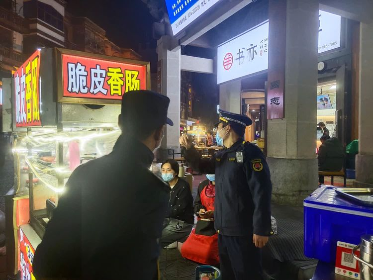魏都区城市管理综合执法大队开展油烟烧烤排查