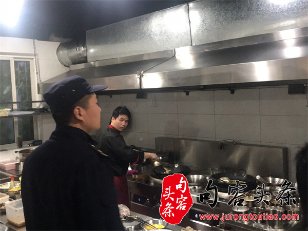句容市城管局城区执法大队三举措推进城区餐饮单位油烟排放治理