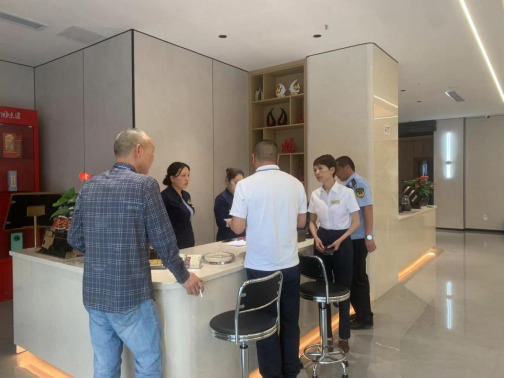 红光街道综合行政执法中队推进餐饮油烟污染整治工作