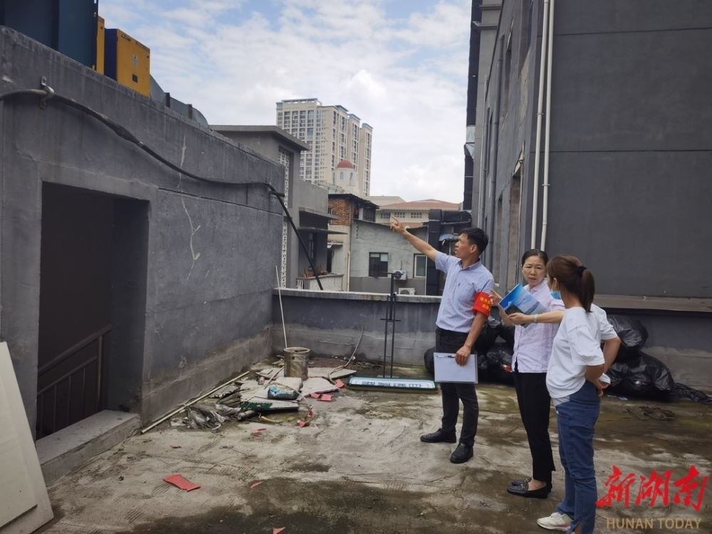 连升街社区开展油烟整治行动