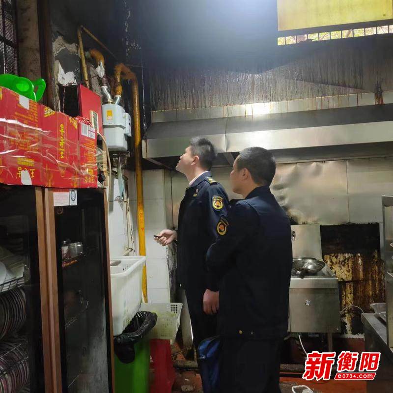 蒸湘区城管局执法大队开展餐饮油烟污染专项检查