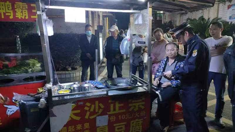 天心区开展为期一个多月的餐饮油烟专项整治行动