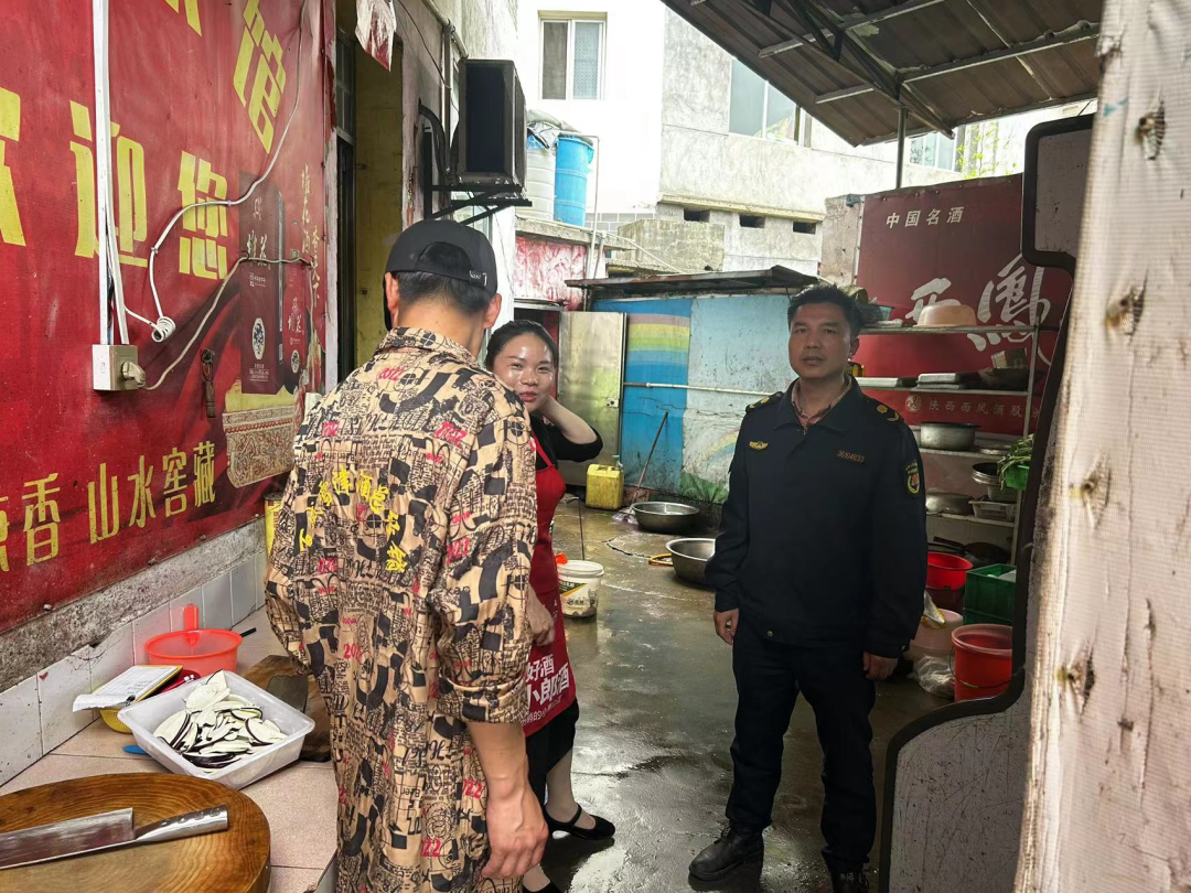 永丰县城管局执法大队四举措开展餐饮油烟整治专项行动