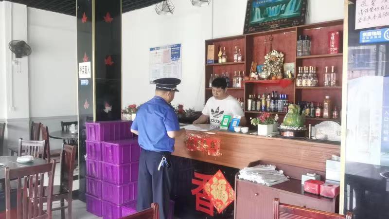 古荥执法中队开展辖区内餐饮油烟专项整治工作