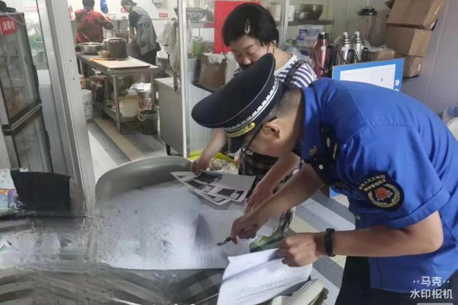 阎良区城管局开展餐饮油烟专项整治活动