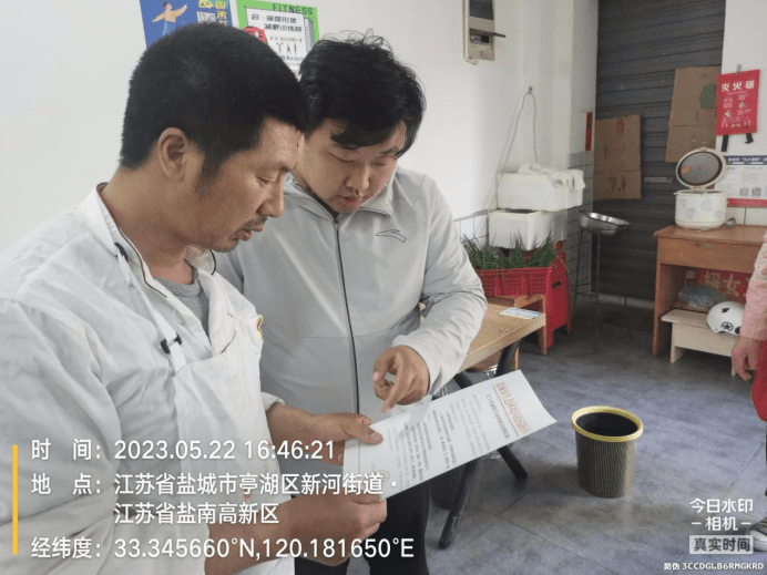 新河街道开展餐饮油烟排查整治工作