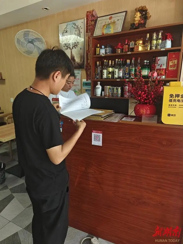 科大佳园社区开展餐饮门店常态巡查