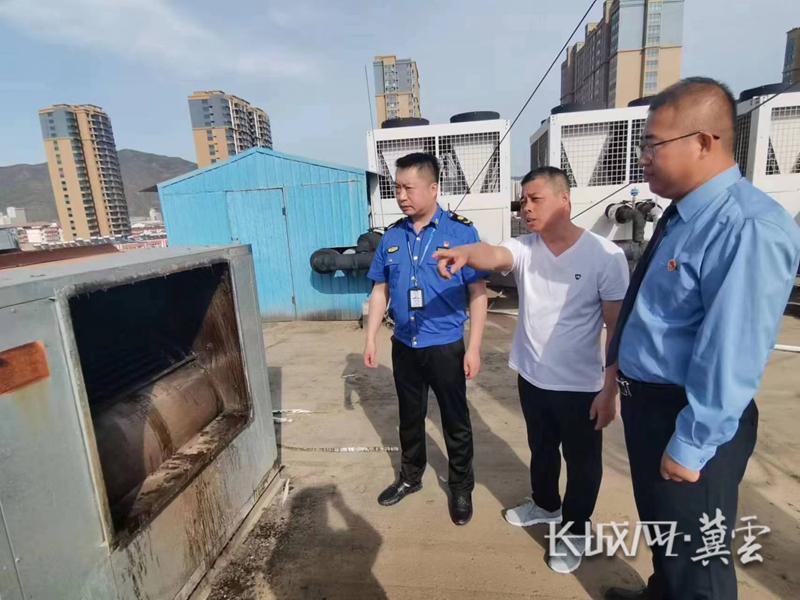 桥西区城市管理综合执法局开展辖区内餐饮油烟整治专项检查