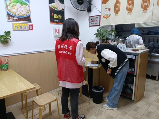 中方园社区开展餐饮油烟专项整治行动