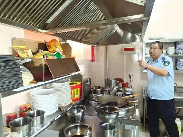 高丽营镇开展全域范围餐饮行业隐患排查与整治专项行动