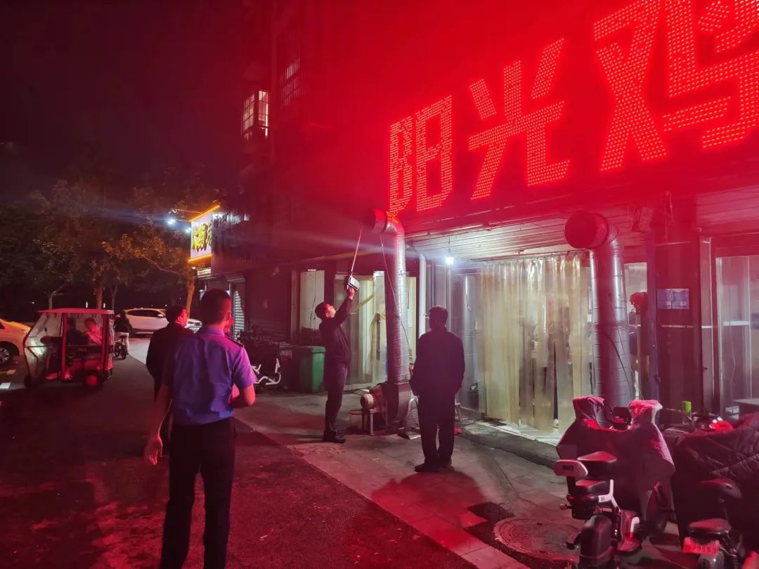 单县综合行政执法局开展辖区餐饮油烟专项整治行动