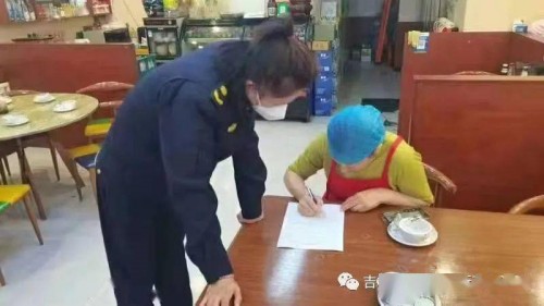 吉林市城管执法局第四支队开展餐饮油烟净化设备排查整治行动