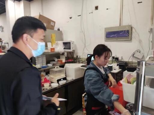 枫杨办事处开展餐饮油烟专项整治工作