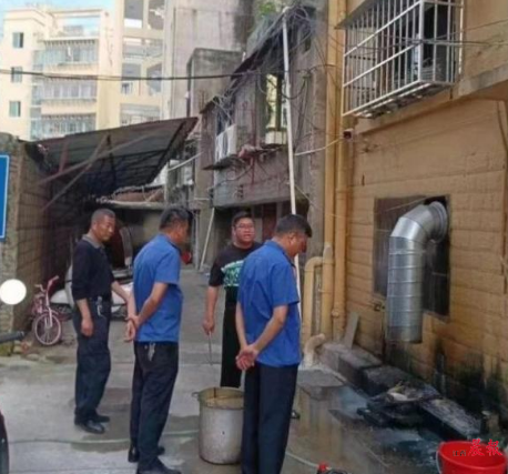全南县城市管理综合行政执法大队开展餐饮油烟整治专项行动