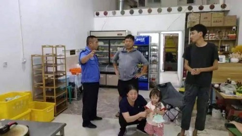 景谷县开展夜市烧烤油烟专项整治行动