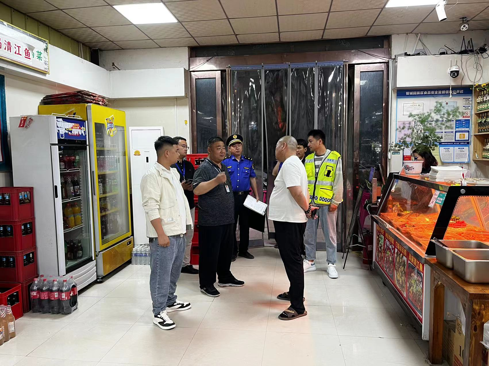 南曹街道办事处开展辖区餐饮油烟专项排查整治行动
