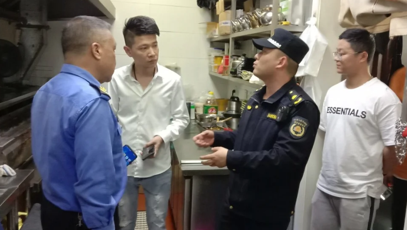 屯溪区开展餐饮商户经营门店“三排”问题联合专项检查