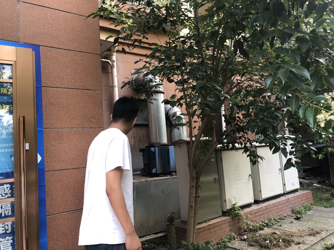 大新镇开展辖区内餐饮企业油烟净化设备安装情况“回头看”