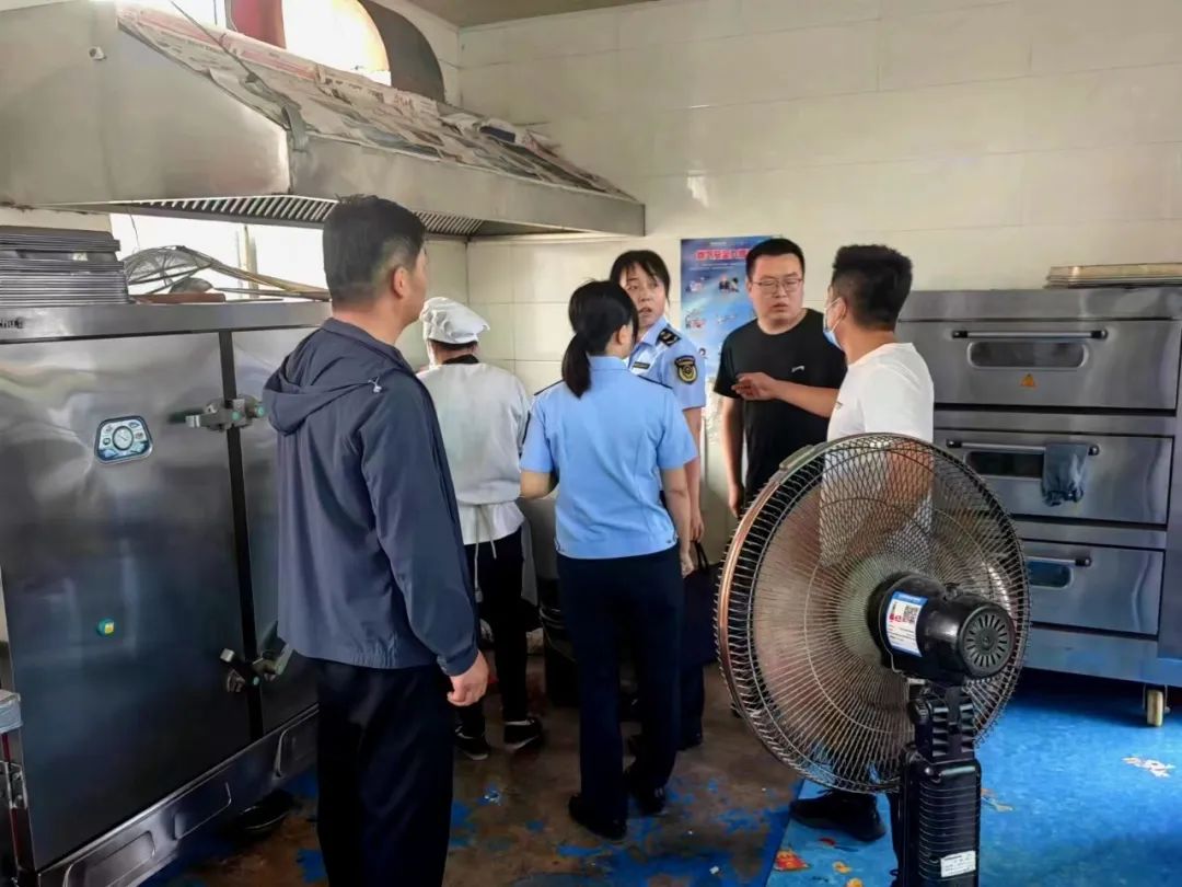 旬邑县市场监管局开展餐饮油烟专项检查整治