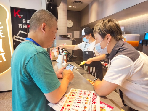 惠龙社区开展整治餐饮油烟专项行动