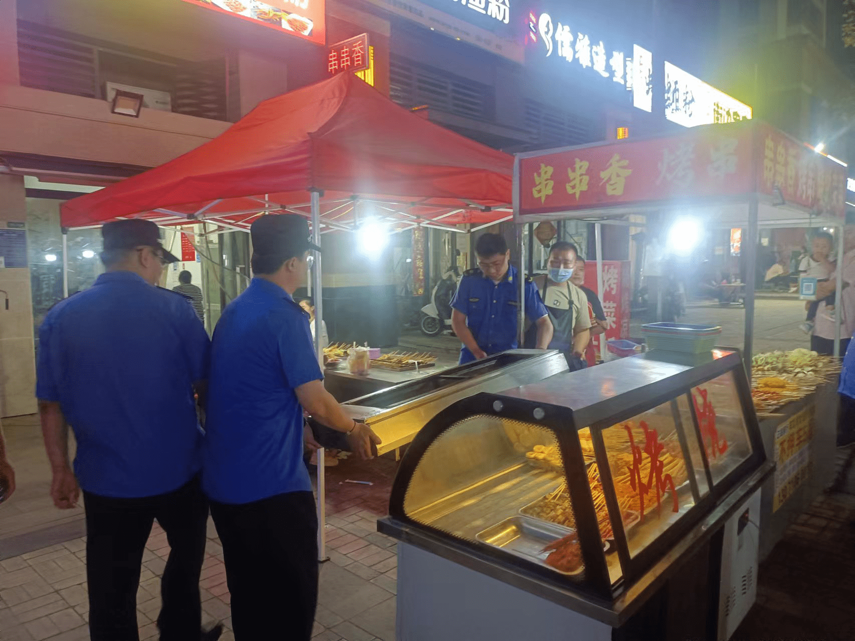 豫龙镇开展夏季餐饮业油烟污染防治和露天烧烤集中整治行动