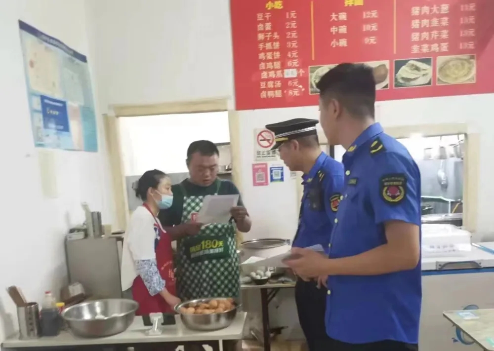 前程办事处开展餐饮油烟联合治理
