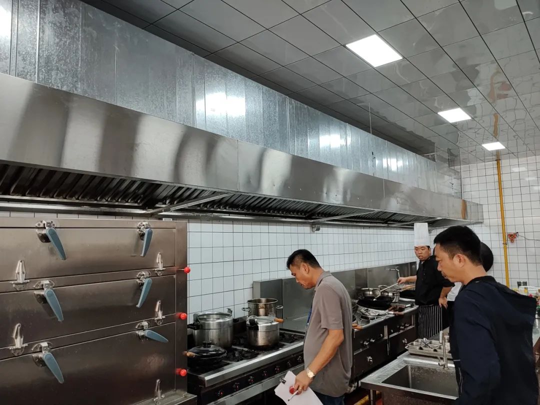 礼纪镇开展餐饮油烟专项整治行动