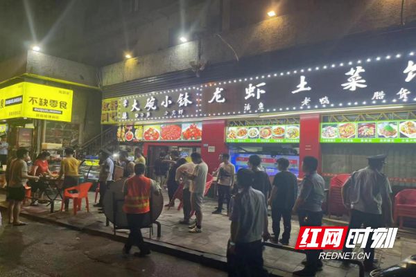 朝阳街道多部门联合开展蓝天保卫战专项行动