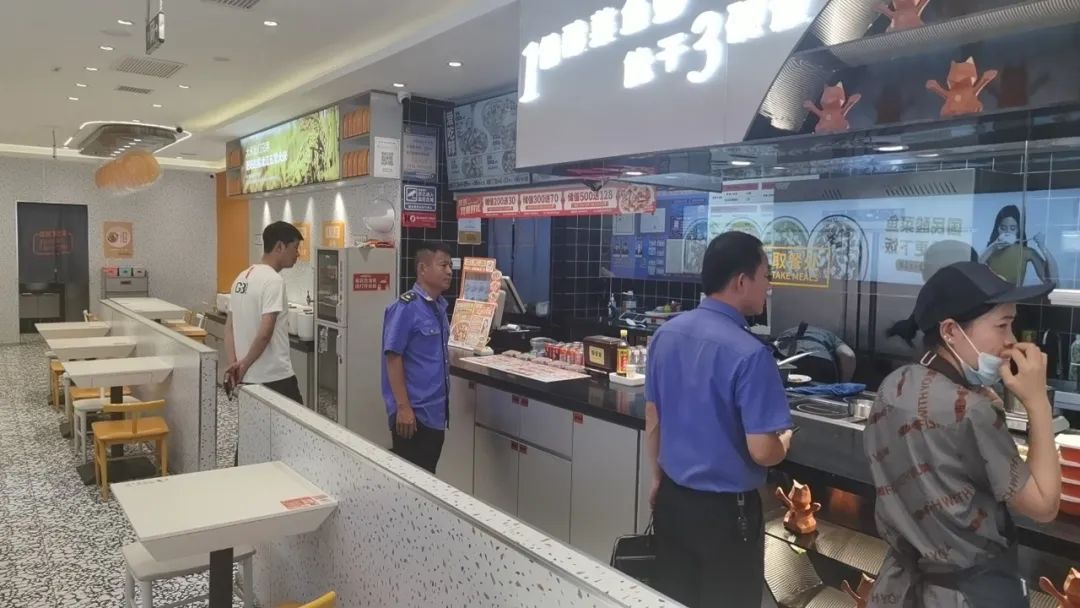 靖边县城市管理执法大队开展餐饮油烟污染治理工作