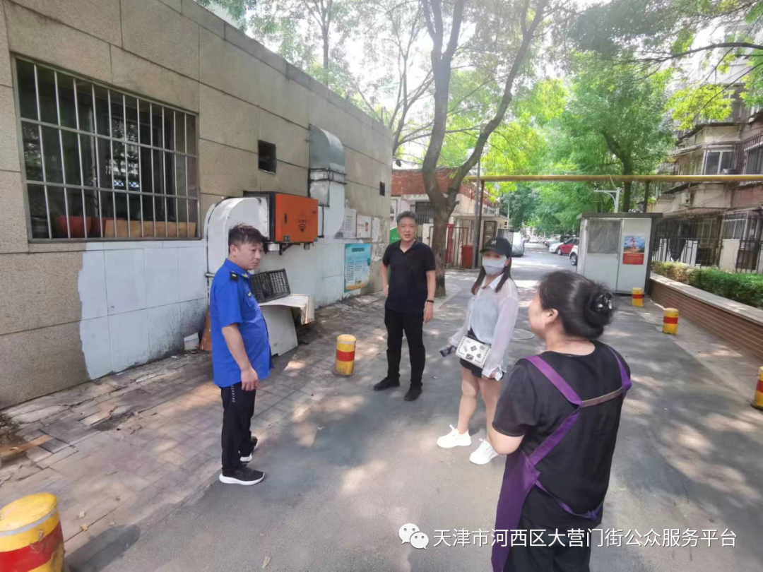 大营门街开展餐饮油烟排查整治工作
