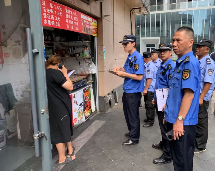 北站街道综合行政执法队做好餐饮油烟整治工作