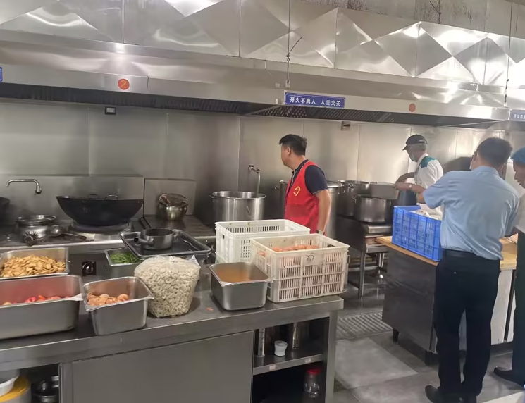 东大街街道办事处开展餐饮油烟污染整治工作