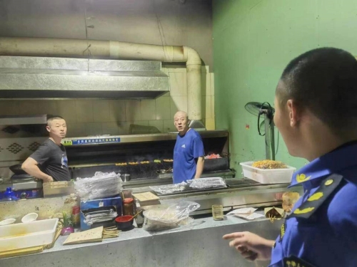 沾化区综合行政执法局开展城区餐饮业油烟净化巡查工作