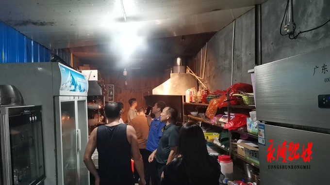 永顺县城管部门推进餐饮业油烟治理
