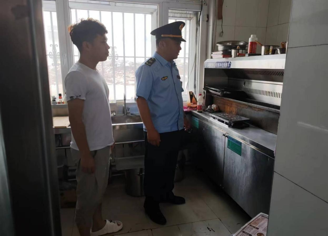 富锦生态环境局开展餐饮业油烟专项治理